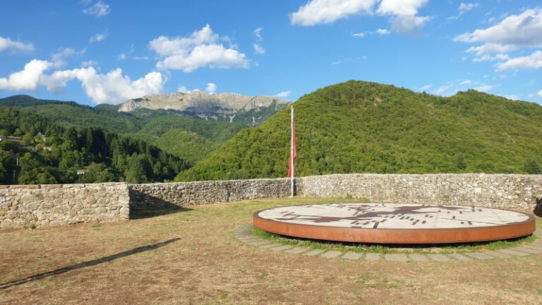 La Fortezza Delle Verrucole In Garfagnana Italia Ignota