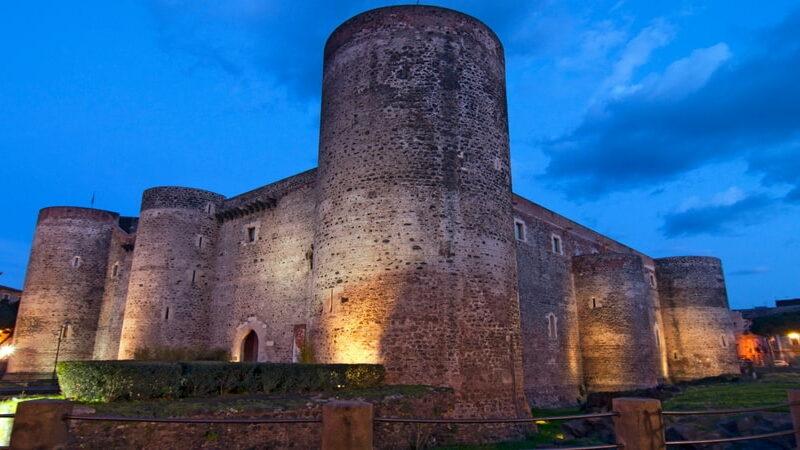 Castello Ursino, imponente fortezza medievale nel centro di Catania.