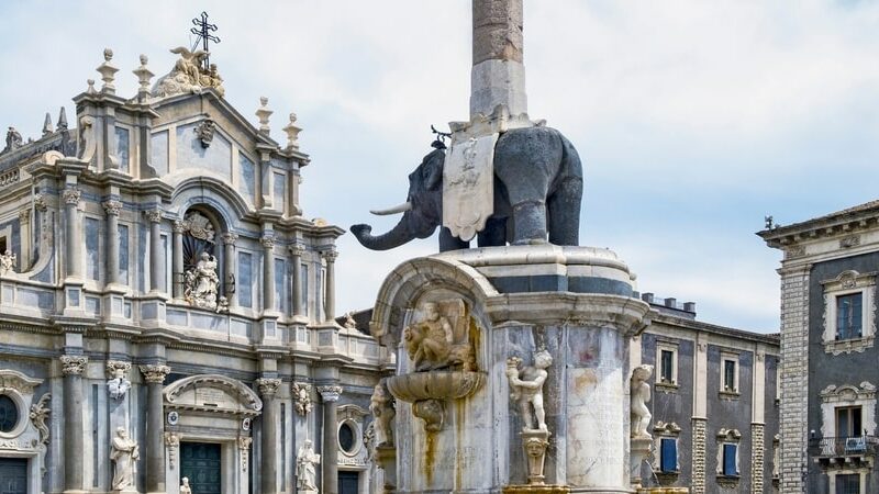 Facciata barocca della Cattedrale di Sant’Agata, uno dei monumenti più importanti di Catania.