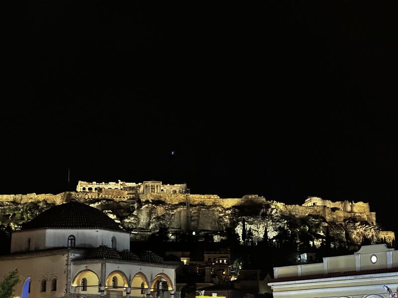 L’Acropoli di Atene illuminata, esperienza indimenticabile tra le città europee da visitare