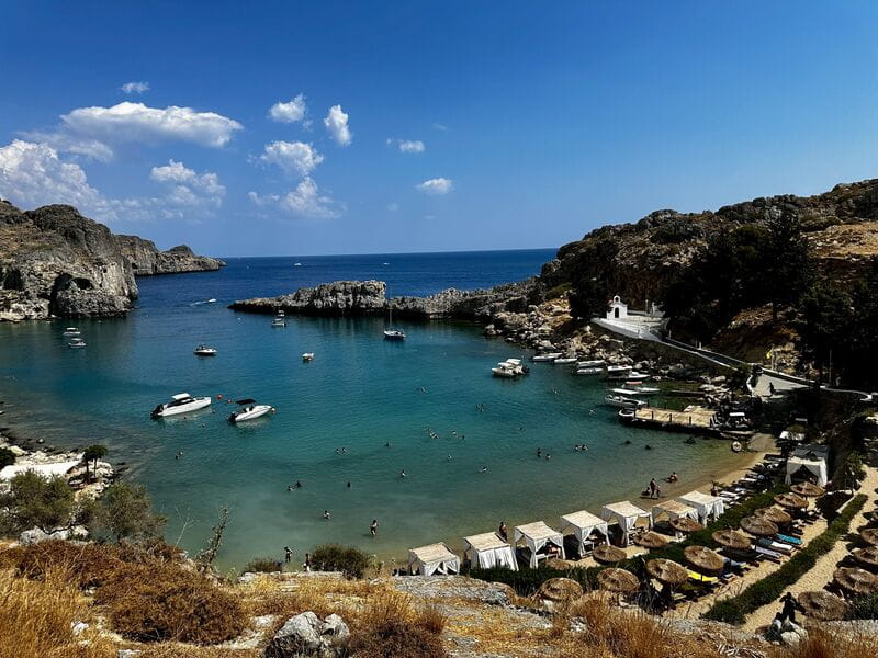 Baia di San Paolo a Rodi, tra le meraviglie naturali delle città europee da visitare in estate