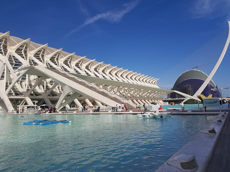 Architettura della Città delle Arti e delle Scienze, simbolo moderno tra le città europee da visitare in primavera