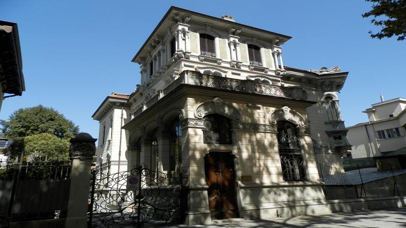 Il Villino Raby, uno dei primi esempi di Torino liberty, con eleganti dettagli in ferro battuto